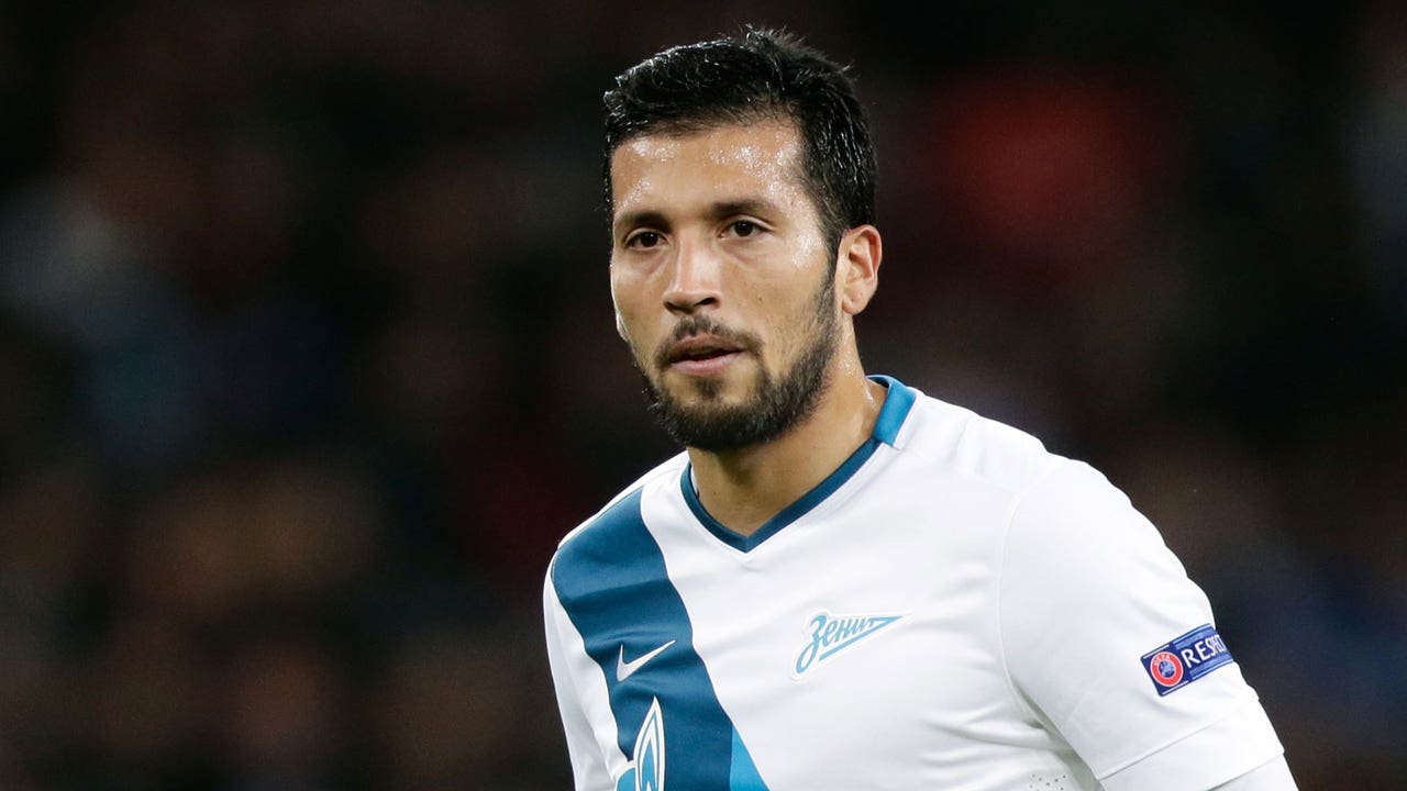 United boss Van Gaal targets Garay to shore up his defense